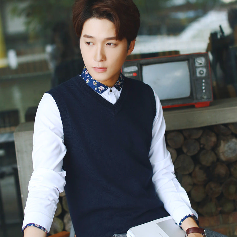 Autumn and winter sweater waistcoat men's Korean-style slim-fit solid color youth V-neck sleeveless sweater vest men's cotton sweater