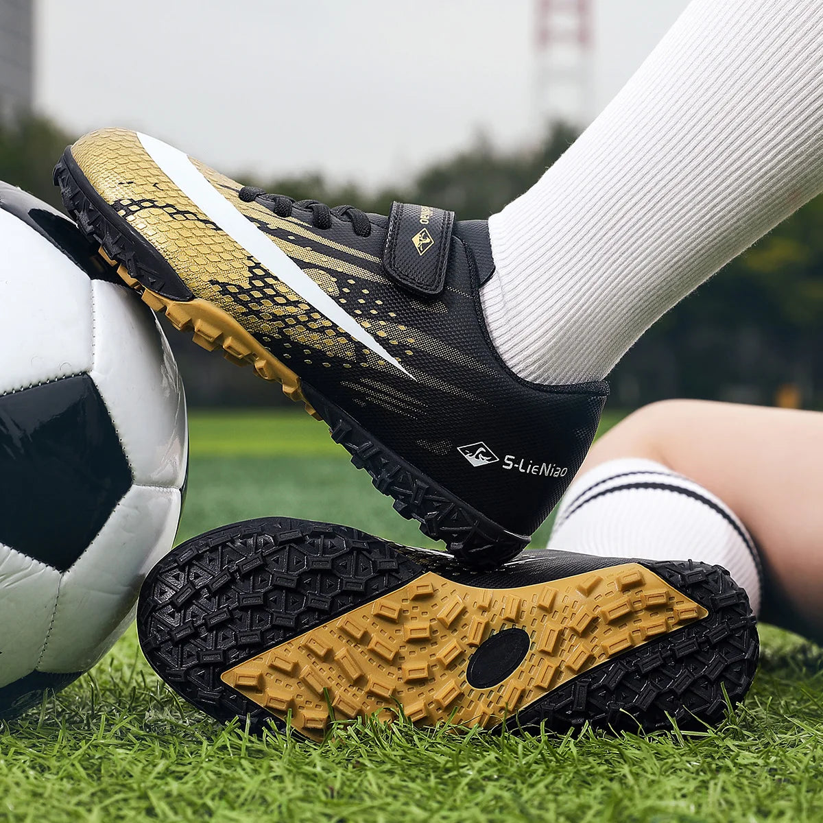 Kids TF Turf Soccer Shoes Child Outdoor Athletic Training Sports Footwear Pink Black Green 3 Colors Available for Boys Girls
