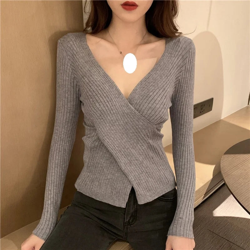 3, 2025 Autumn Women's New V-neck Sweater Long-sleeved Slim Knit Top Inner Shirt