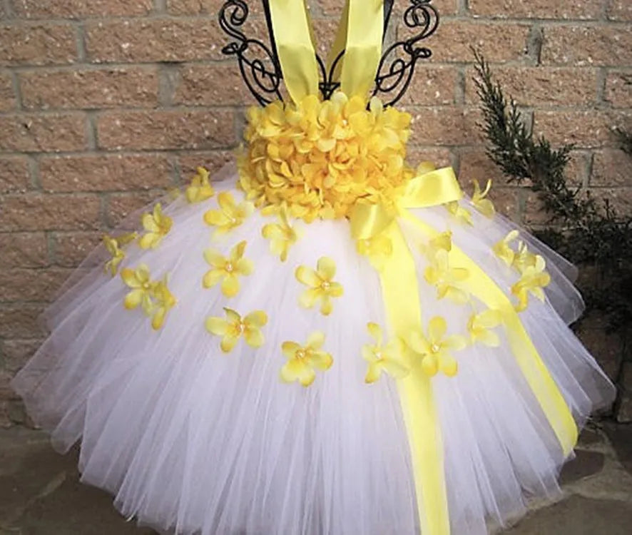 Girls White Tutu Dress Kids Tulle Dress with Red Petals Flower and Ribbon Bow Children Birthday Bridal Wedding Costume Dresses