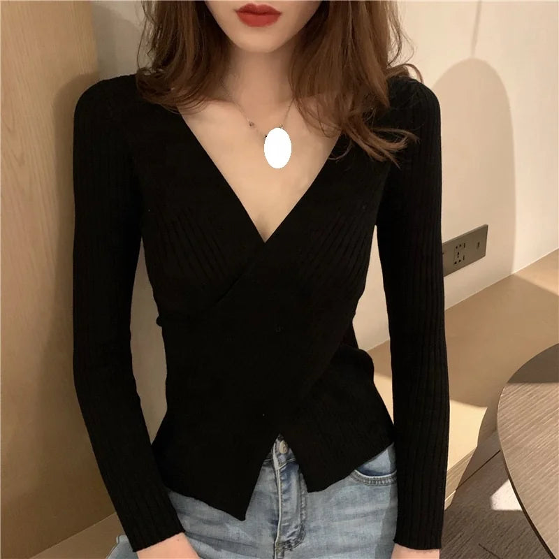 3, 2025 Autumn Women's New V-neck Sweater Long-sleeved Slim Knit Top Inner Shirt