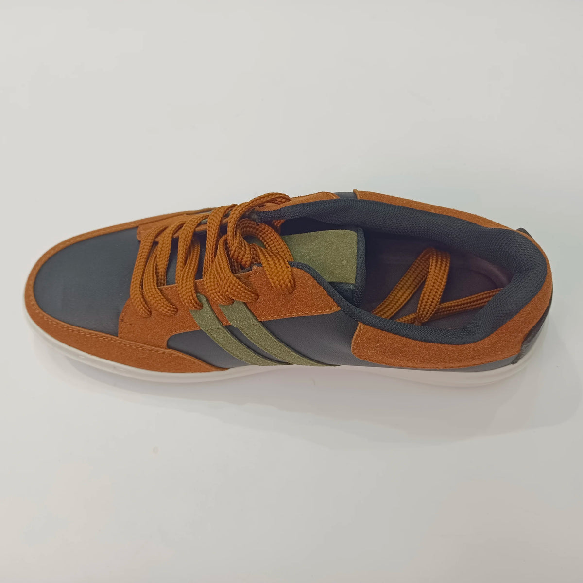 Hot Selling Light Weight Autumn Casual Sneaker Shoe for Man with PU Waterproof Upper Soft Cushioning Breathable Fashion Trend
