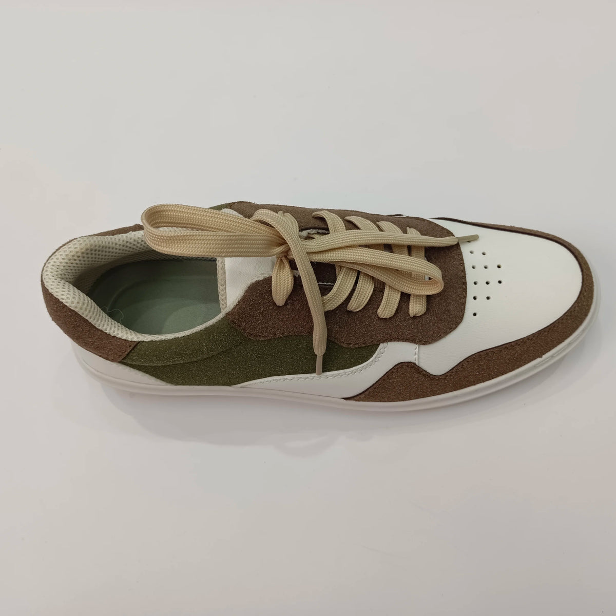 Hot Selling Light Weight Autumn Casual Sneaker Shoe for Man with PU Waterproof Upper Soft Cushioning Breathable Fashion Trend