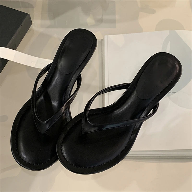 2025 Summer Fashionable Women's Casual Beach Flip Flops Breathable Soft Comfortable with Exposed Toes New Style Platform Design
