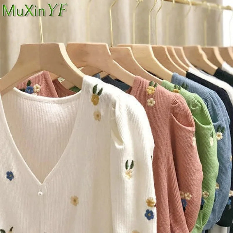 French Graceful Embroidery Flower Knit T Shirt Women Summer 2023 New Sweet V-Neck Short Sleeve Tops Lady Green Fashion Clothing