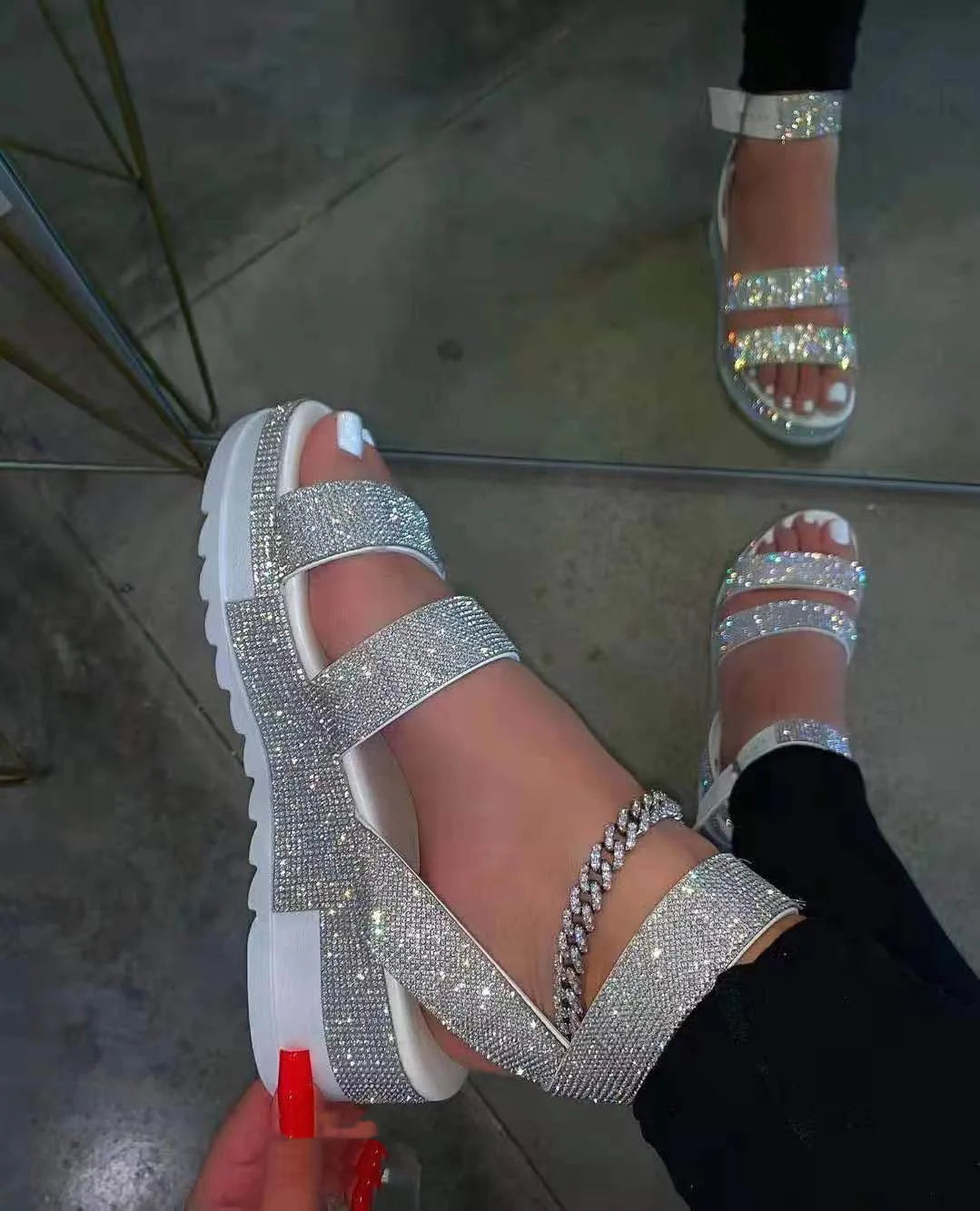 Fashion Silver Rhinestone Shiny Crystal Glitter Platform Sandals Women Slide Slippers Round Anti-slippery Flat Sandals