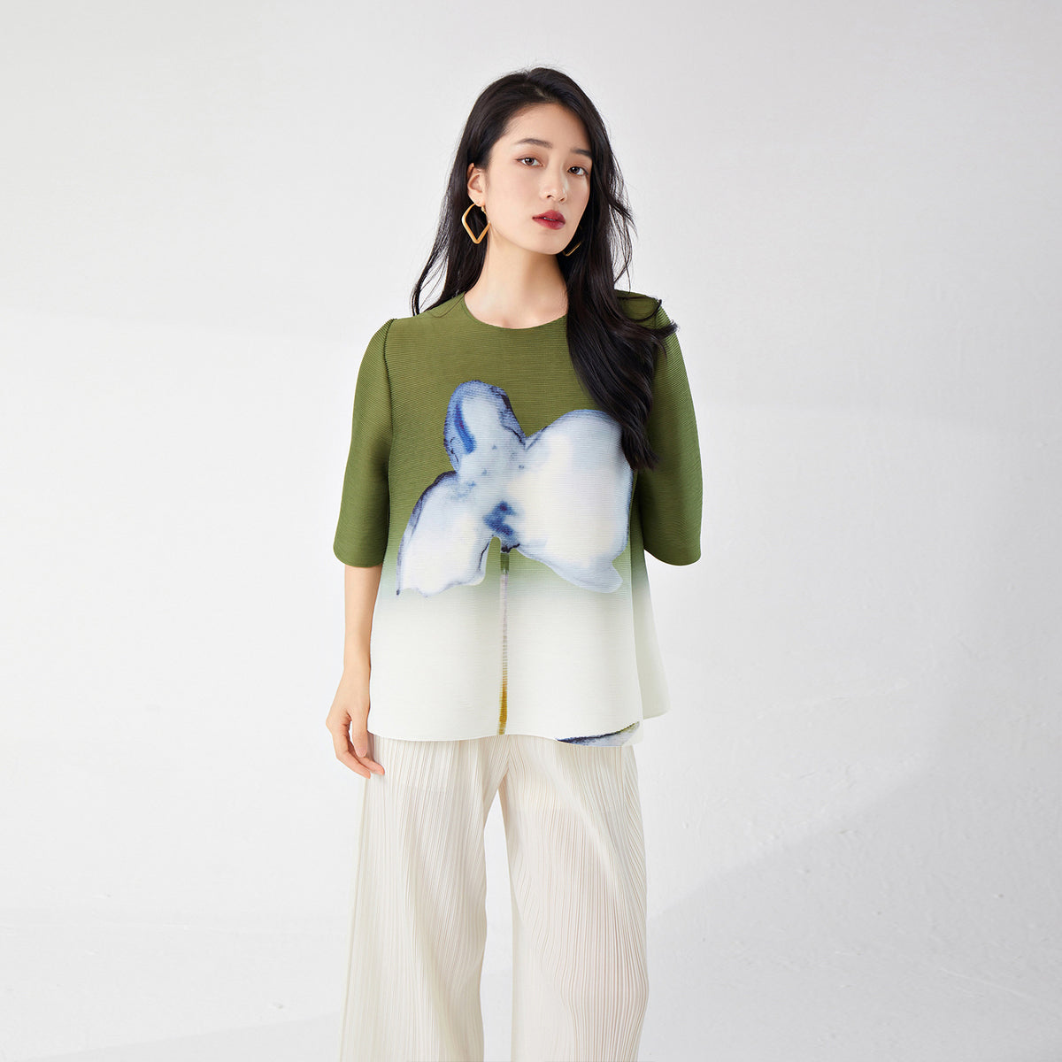 Miyake-Style Round-Neck Long-Sleeve Top for Women, Loose-Fitting Printed Five-Quarter Sleeve High-End Gradient Pullover, Commuter Pleated T-Shirt