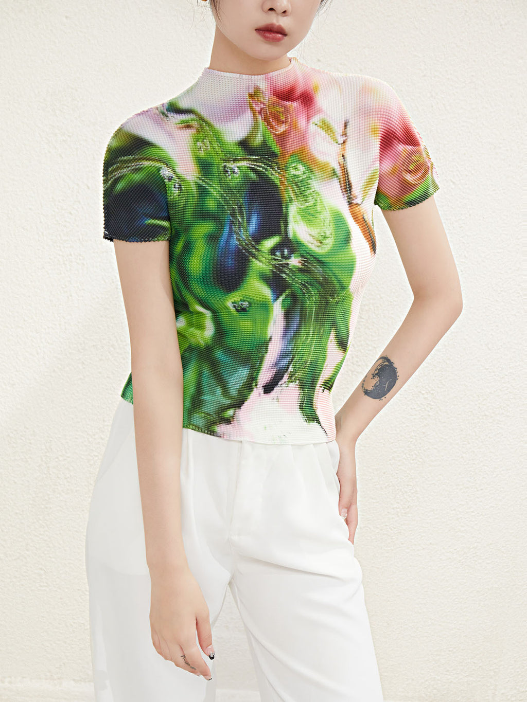 Miyake Design-Inspired Printed T-Shirt, New Fashion Print, Elegant and Slimming, Versatile, High-End Thin Pleated Top for Women