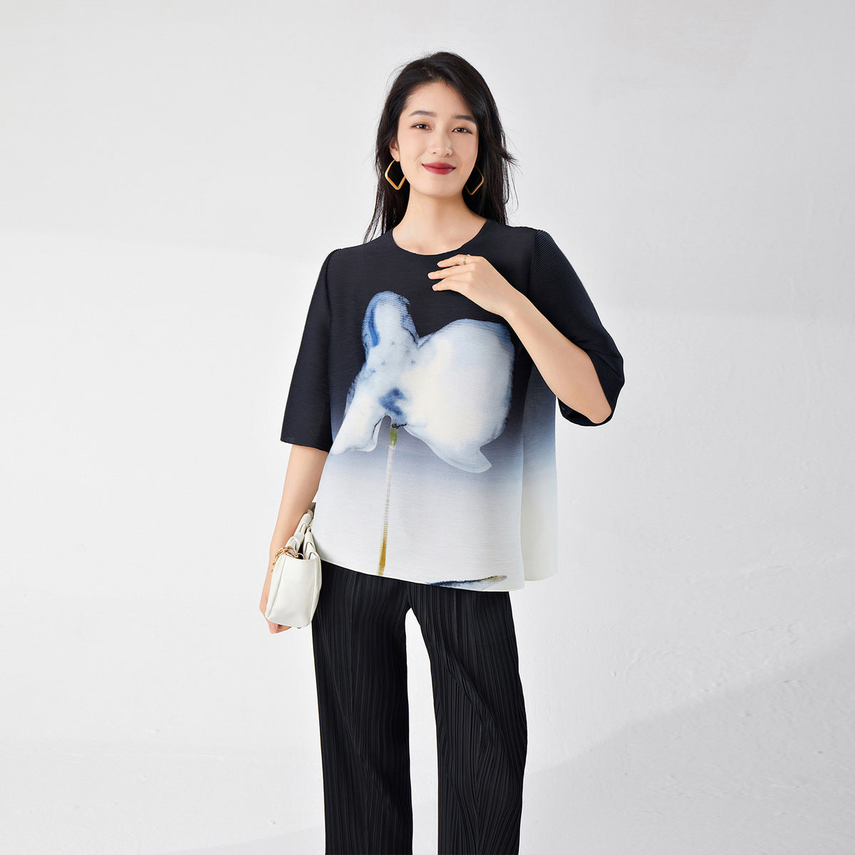 Miyake-Style Round-Neck Long-Sleeve Top for Women, Loose-Fitting Printed Five-Quarter Sleeve High-End Gradient Pullover, Commuter Pleated T-Shirt