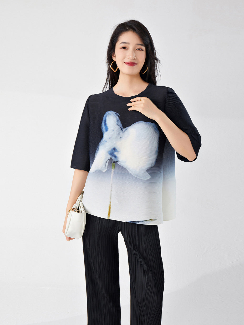 Miyake-Style Round-Neck Long-Sleeve Top for Women, Loose-Fitting Printed Five-Quarter Sleeve High-End Gradient Pullover, Commuter Pleated T-Shirt