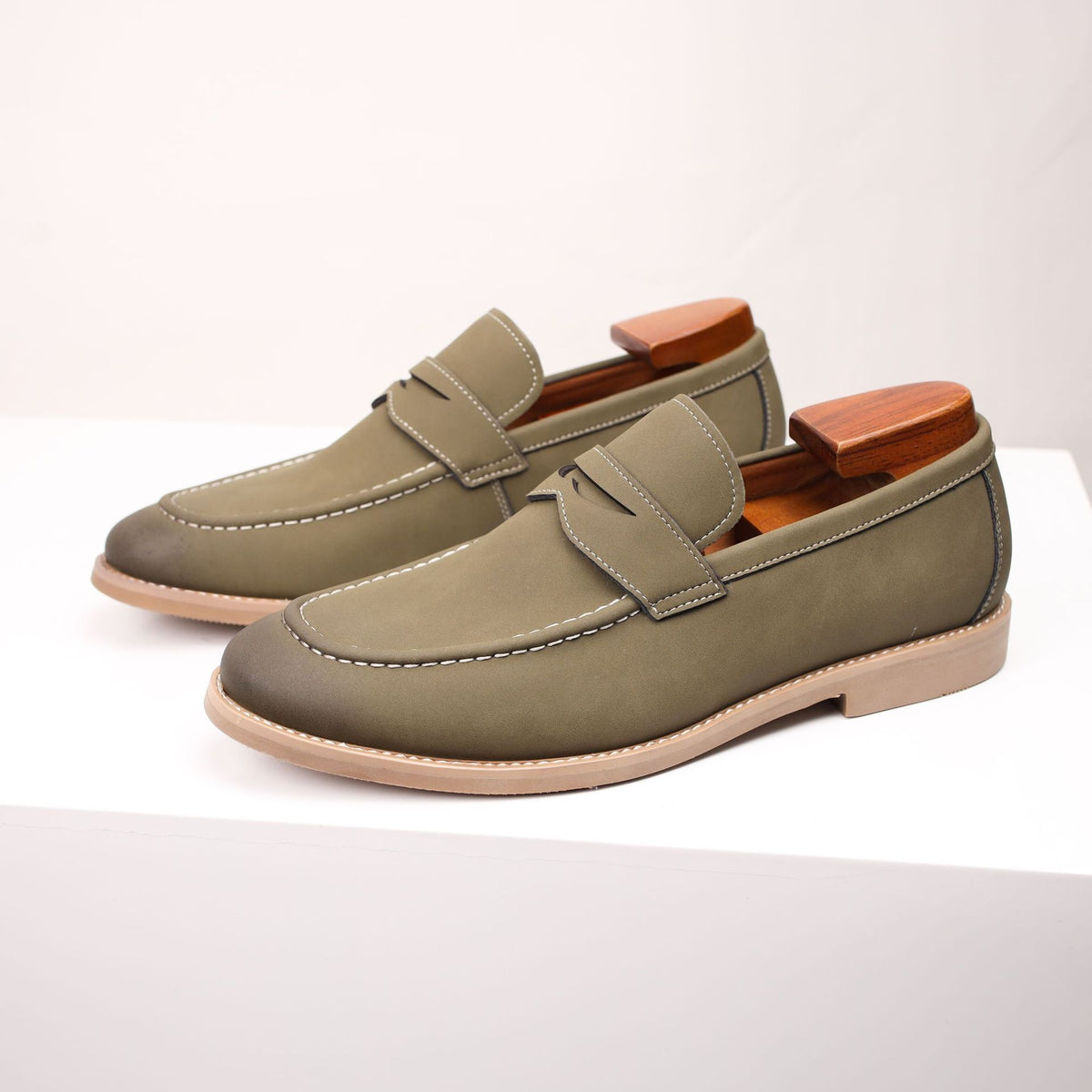 Light-colored Loafers Men's Casual Leather Shoes Men's British-style Business Genuine Leather Shoes Anti-velvet Fashion Cross-border plus size