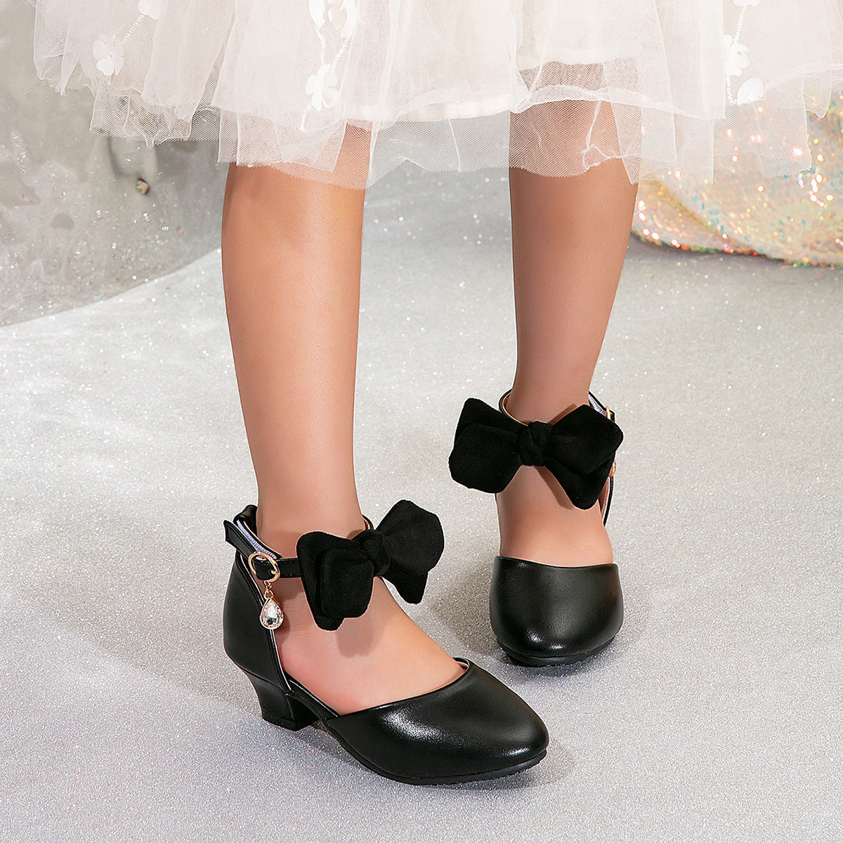 Cross-border new girls princess shoes little girls hollow bow sandals children dance performance dress high heels
