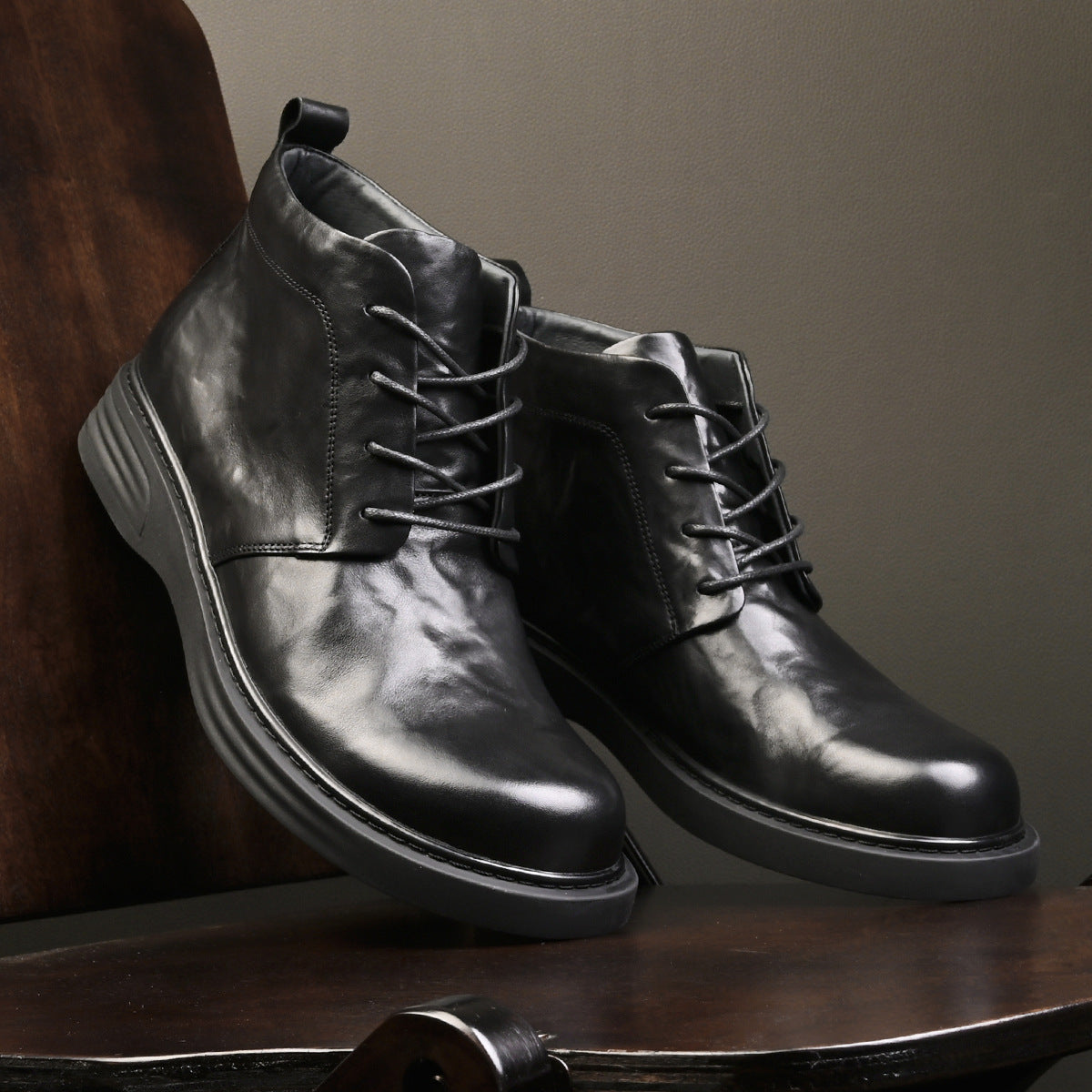 Platinum Wei Men's Martin Boots Autumn and Winter Genuine Leather Flat Mid-top Casual Boots Round Toe Lace-up Fashionable Soft Bottom Ankle Boots