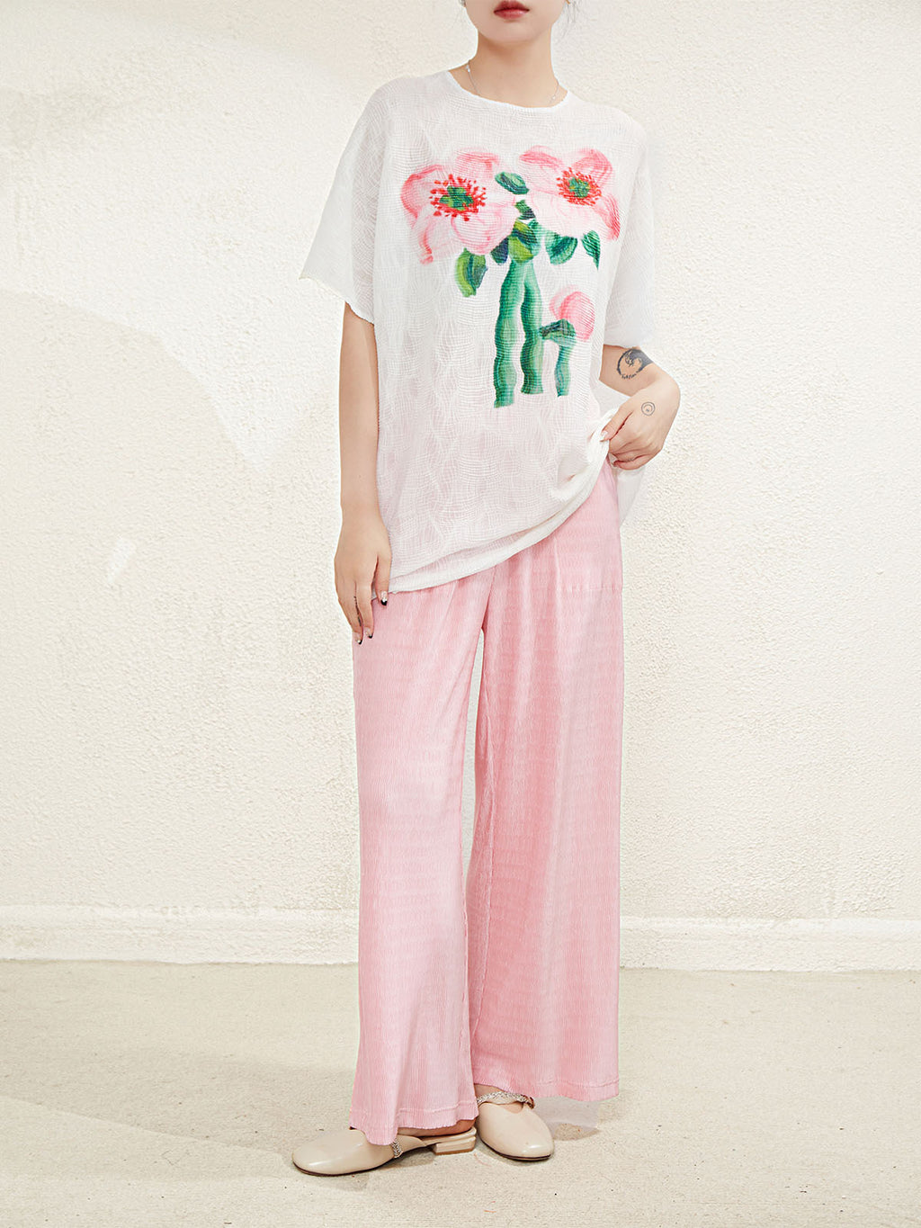 Age-Reducing Floral Print Pleated Round Neck Loose Short-Sleeved T-Shirt for Women in Summer, Super Nice-Looking, Unique and Chic Top