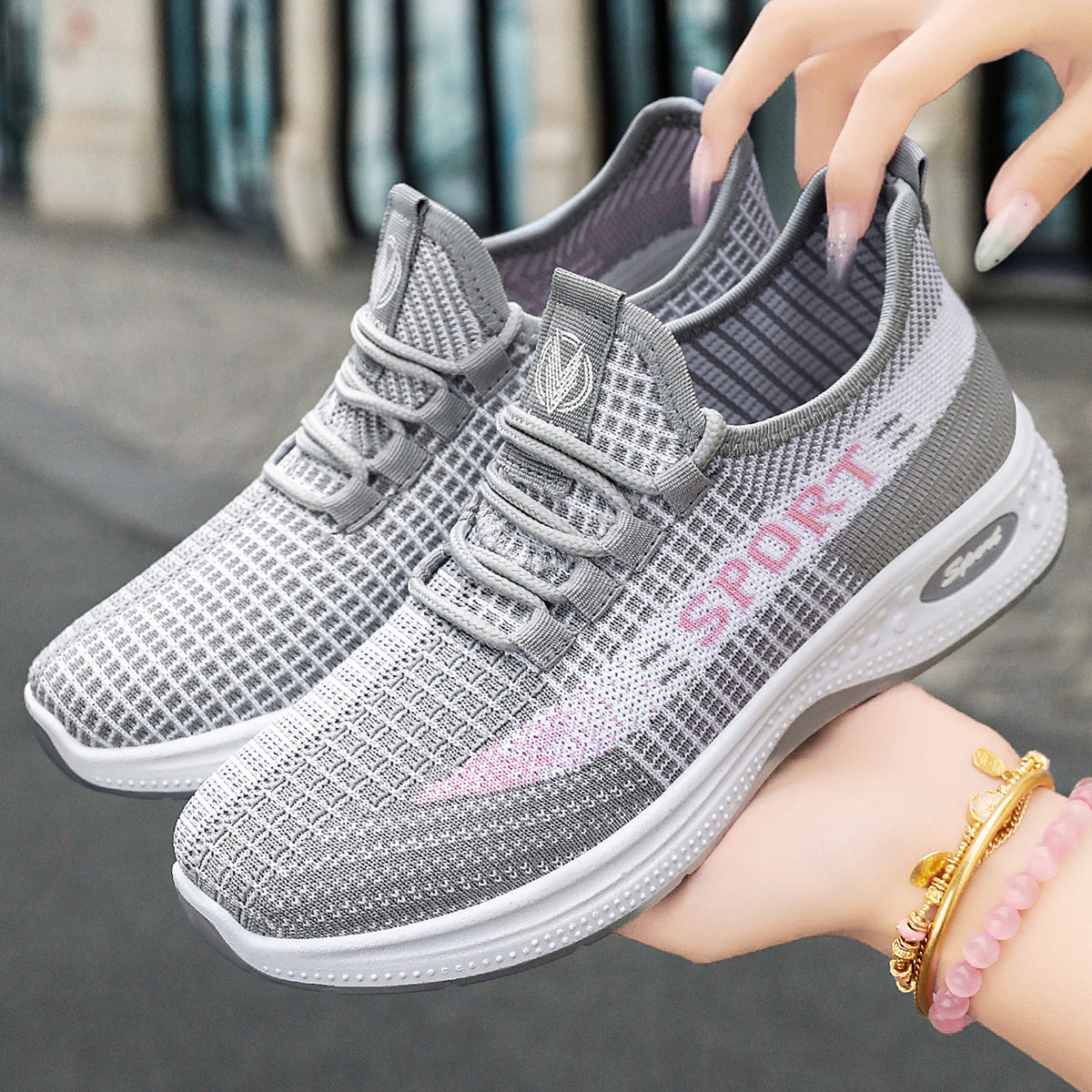 Sports Shoes for Women, Summer New Breathable Mesh Shoes, Fly-Knit Soft-Soled Running Shoes, Comfortable and Not Tiring for Feet, Casual Women's Shoes