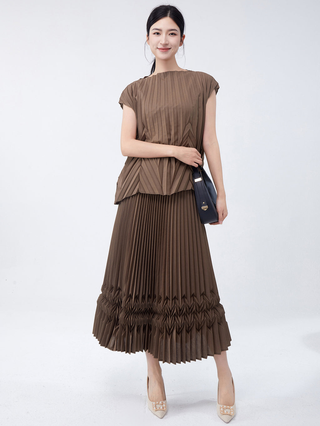 Fashion Women's Clothing 2026 Summer Hot-Selling Tops and Shirts, Stylish, Loose, Simple, Versatile for Commuting, Miyake-Style Short-Sleeve T-Shirts