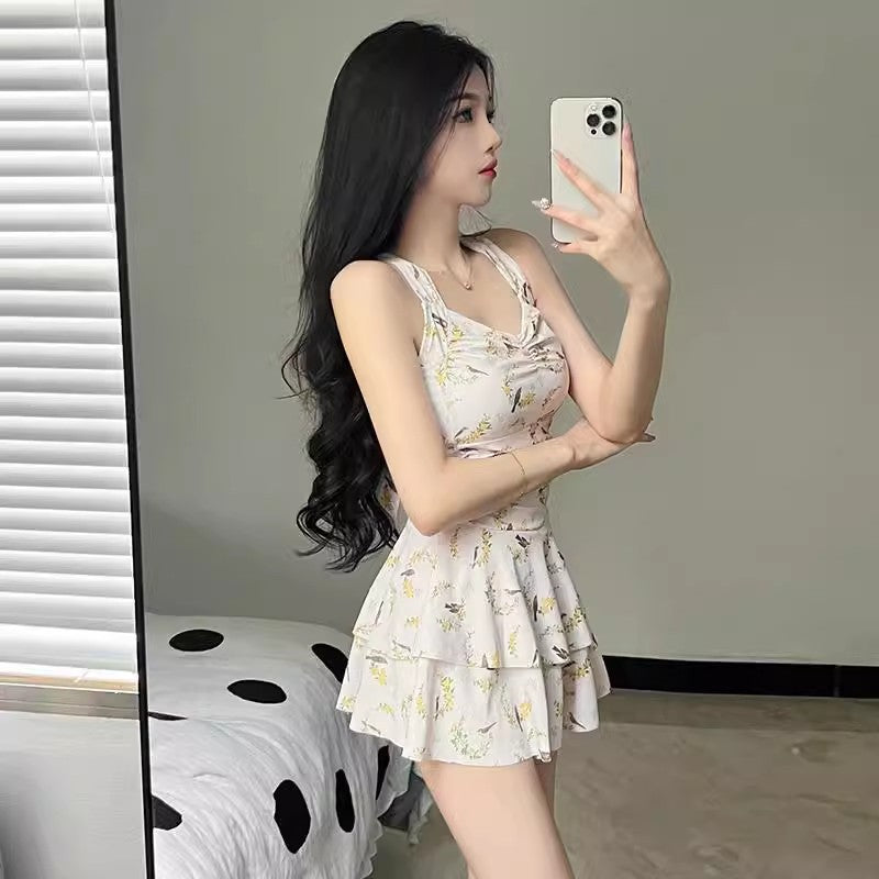 Swimwear Women's 2025 New High-end Sense Conservative Girl's Floral Slim-fit Slim-fit Hot Spring Vacation Swimwear