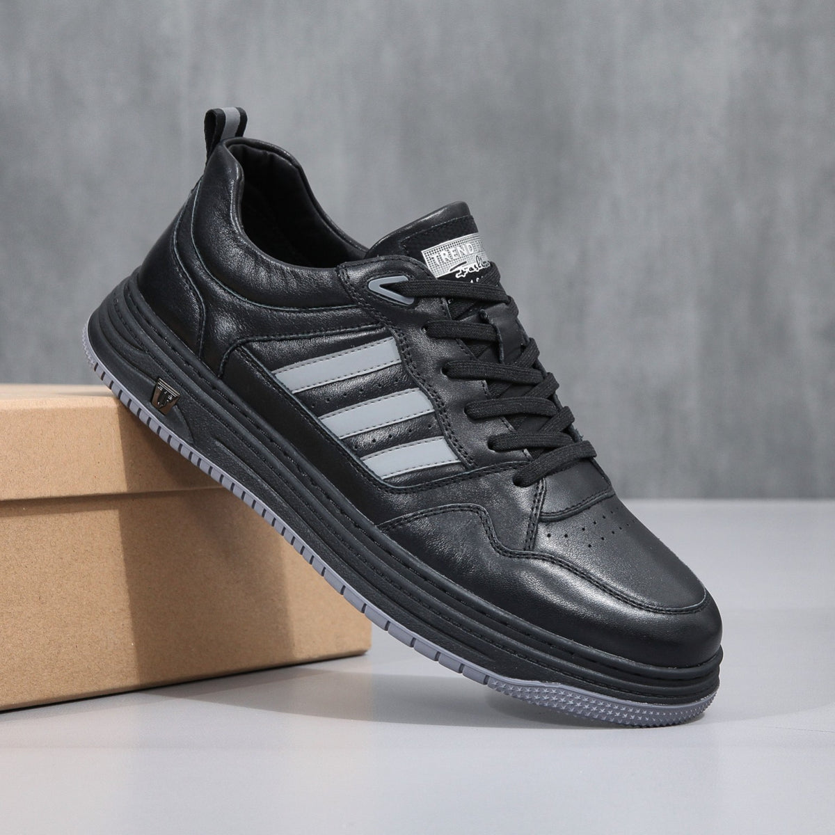 Men's White Sneakers 2026 New Spring Model, Pure Cowhide Leather, Ultra-Light, Breathable, Versatile, Casual Sports Sneakers