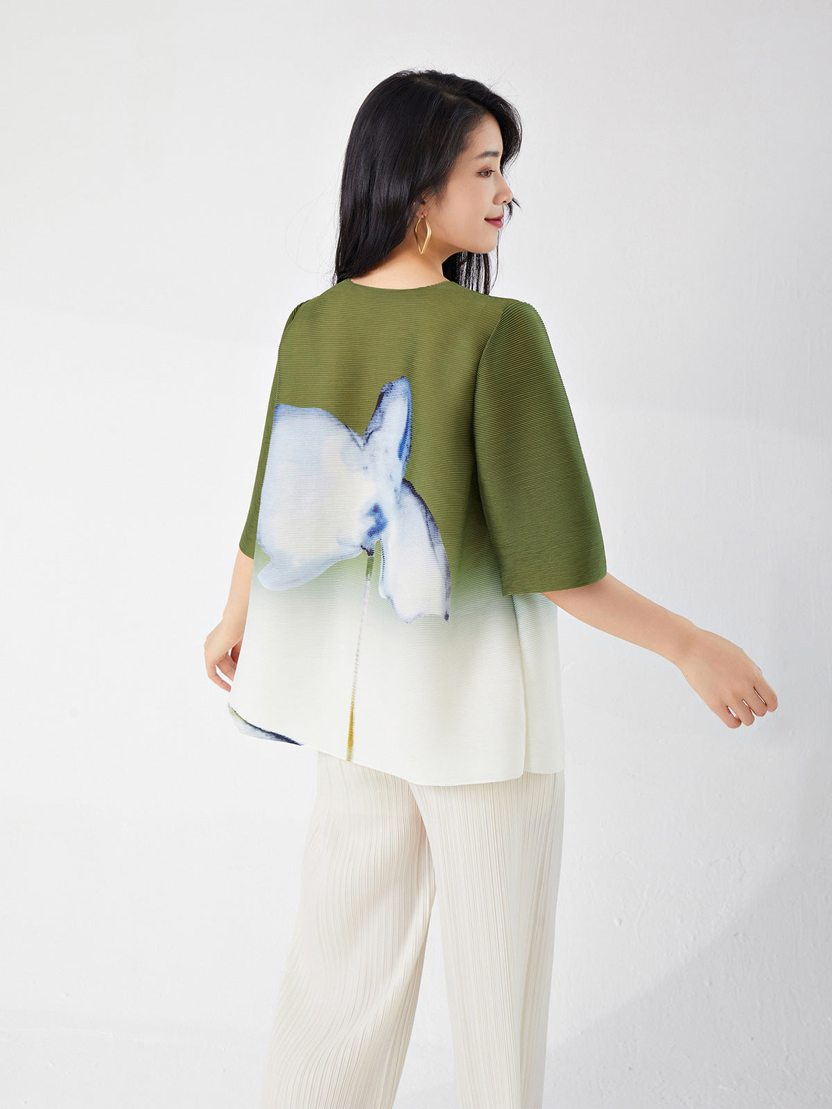 Miyake-Style Round-Neck Long-Sleeve Top for Women, Loose-Fitting Printed Five-Quarter Sleeve High-End Gradient Pullover, Commuter Pleated T-Shirt