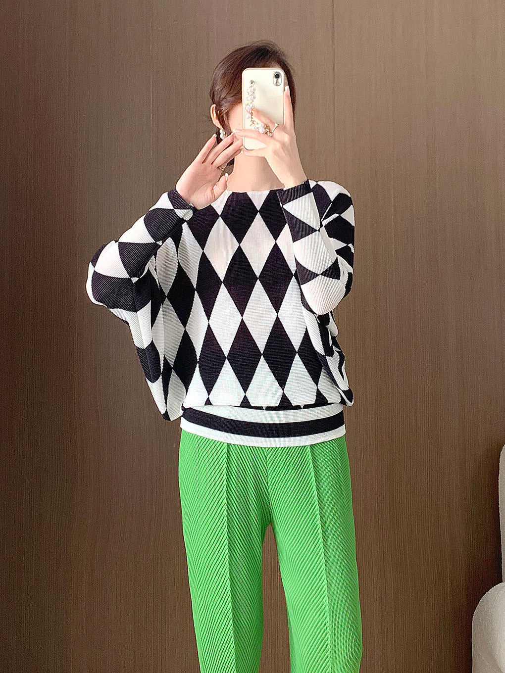 2024 Early Spring New Fashion Pleated Top Women's Miyake Design Sense Batwing Shirt Loose Pullover Sweater for Women