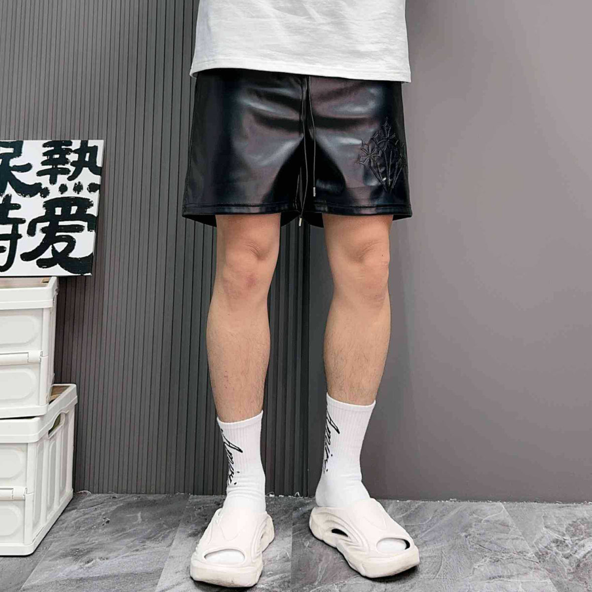 300g Eco-friendly PU Leather American Style Vintage Men's Foil Leather Embroidered Leather Shorts Loose Casual All-match Fashion Leather Pants