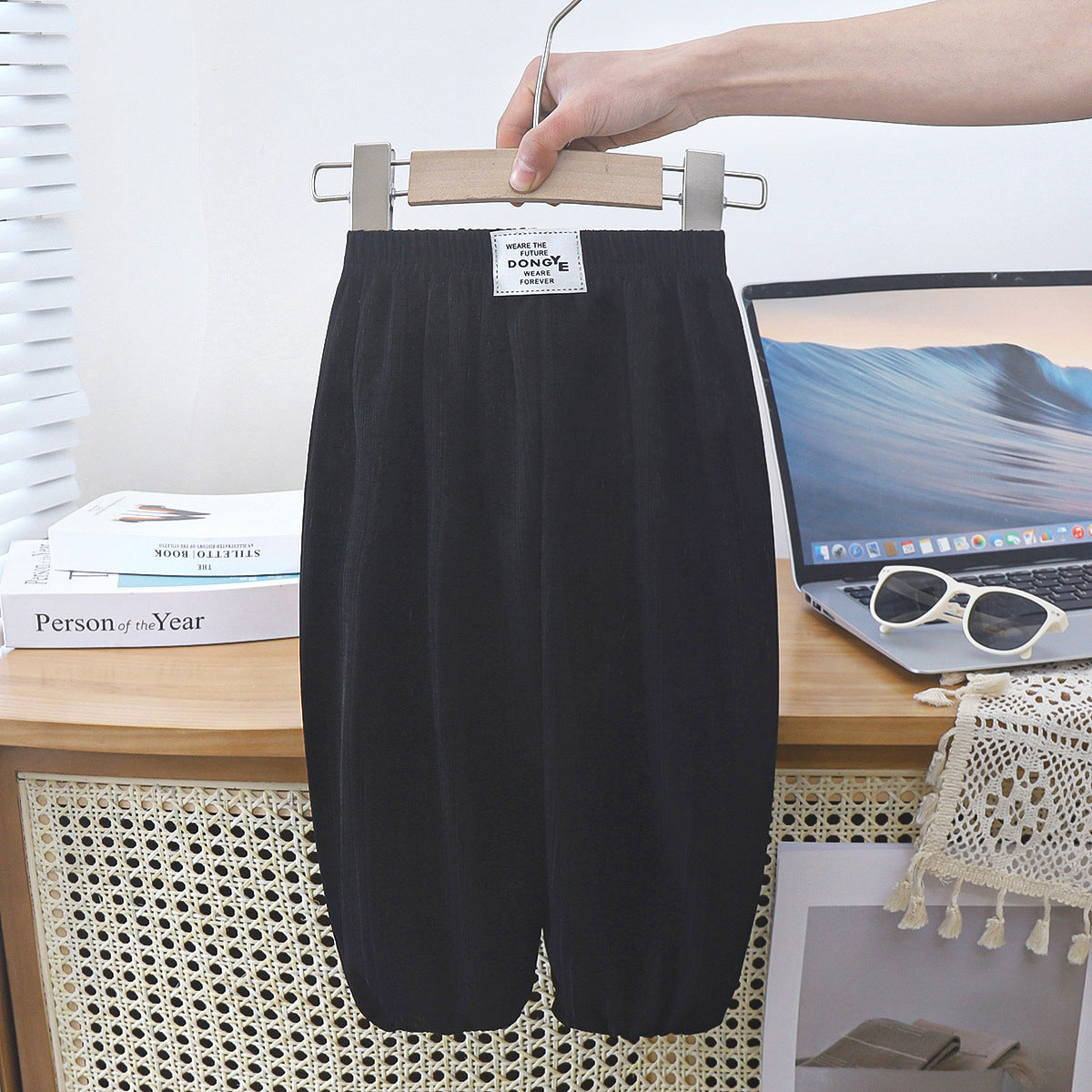Children's Ice Silk Quick-drying Anti-mosquito Pants Girls Ultra-thin Air Conditioning Lantern Pants Summer Beach Pants Boys Black and White Paid Trousers