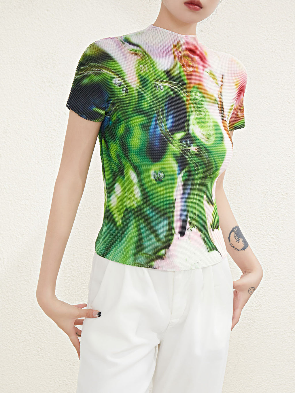 Miyake Design-Inspired Printed T-Shirt, New Fashion Print, Elegant and Slimming, Versatile, High-End Thin Pleated Top for Women