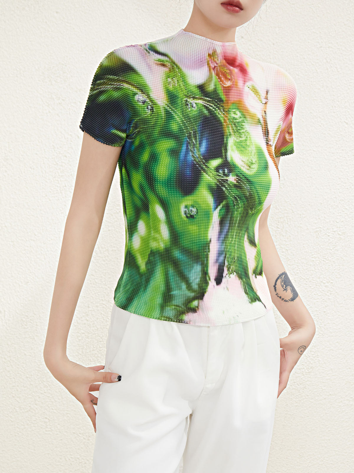 Miyake Design-Inspired Printed T-Shirt, New Fashion Print, Elegant and Slimming, Versatile, High-End Thin Pleated Top for Women