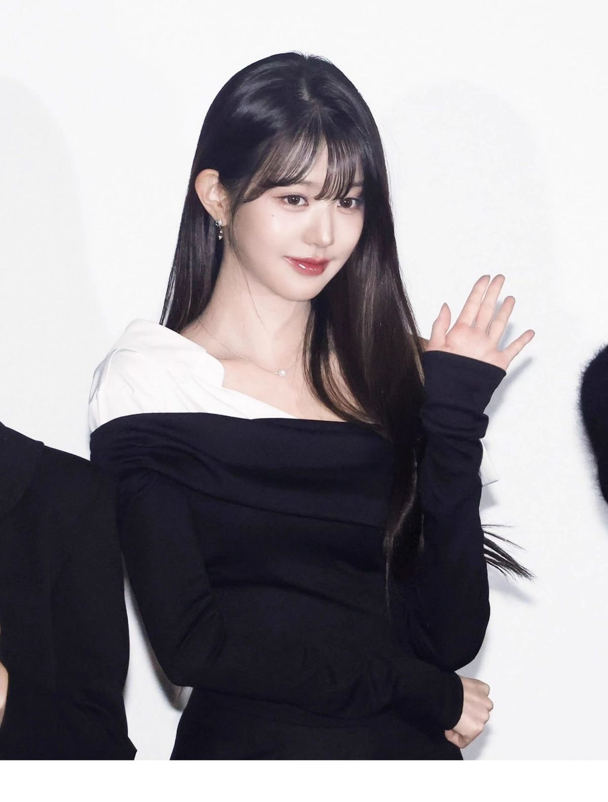 Zhang Yuanying's Same Style Korean-Style Off-Shoulder Shirt with Long Sleeves for Women 2026 Pure Desire Style Off-Shoulder Slim-Fit T-Shirt