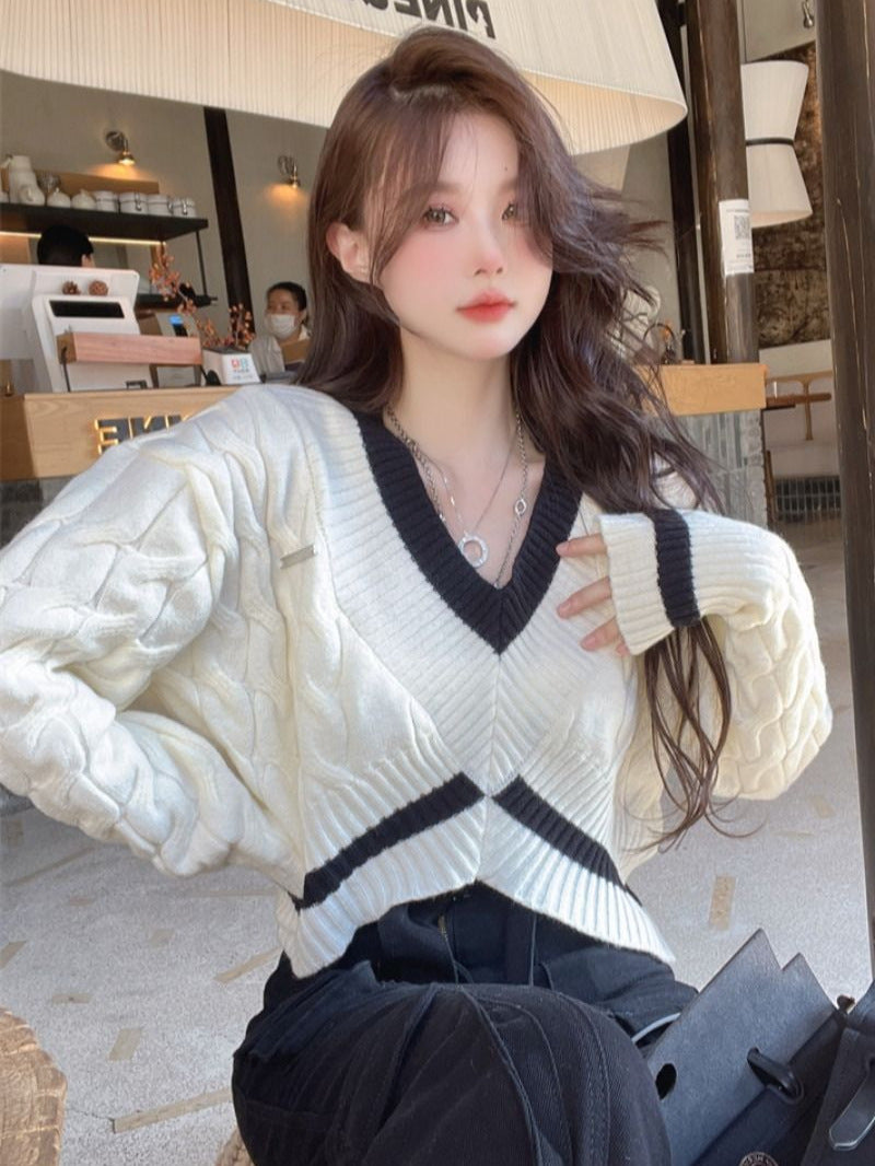 2024 Winter New Lazy Wind Explosions Thickened Sweater T-shirt Sweet Spice Girl Fashion Niche Design V-neck Top for Women