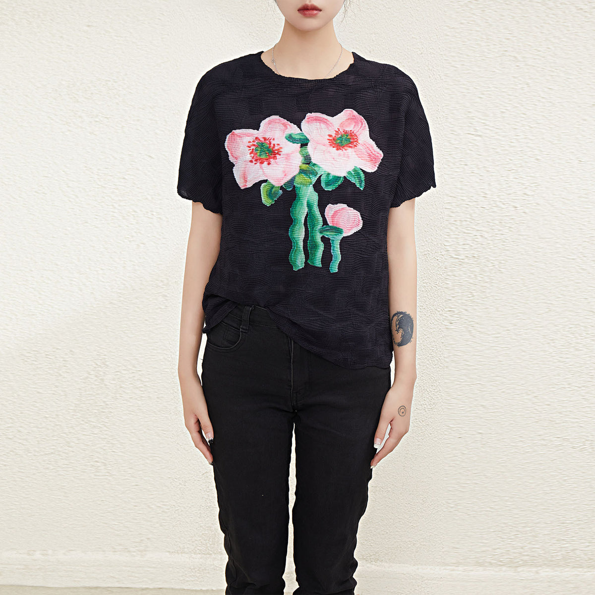 Age-Reducing Floral Print Pleated Round Neck Loose Short-Sleeved T-Shirt for Women in Summer, Super Nice-Looking, Unique and Chic Top