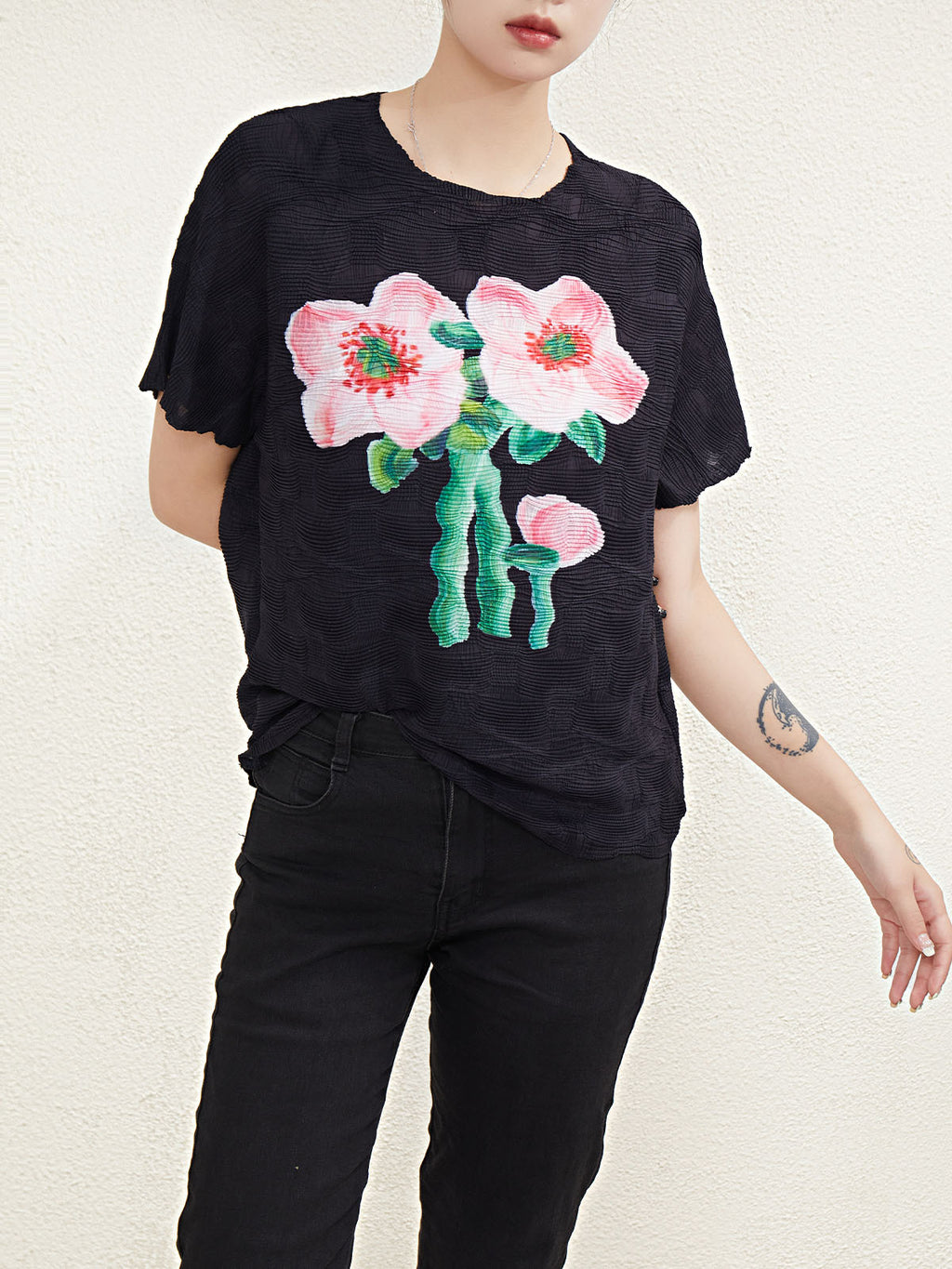 Age-Reducing Floral Print Pleated Round Neck Loose Short-Sleeved T-Shirt for Women in Summer, Super Nice-Looking, Unique and Chic Top