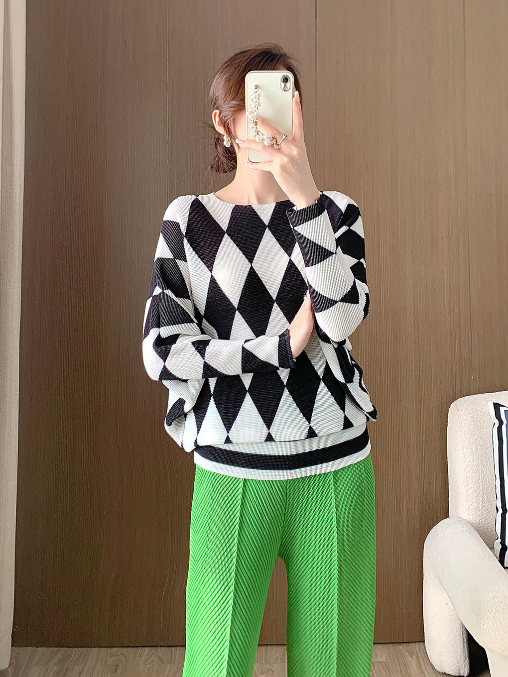 2024 Early Spring New Fashion Pleated Top Women's Miyake Design Sense Batwing Shirt Loose Pullover Sweater for Women