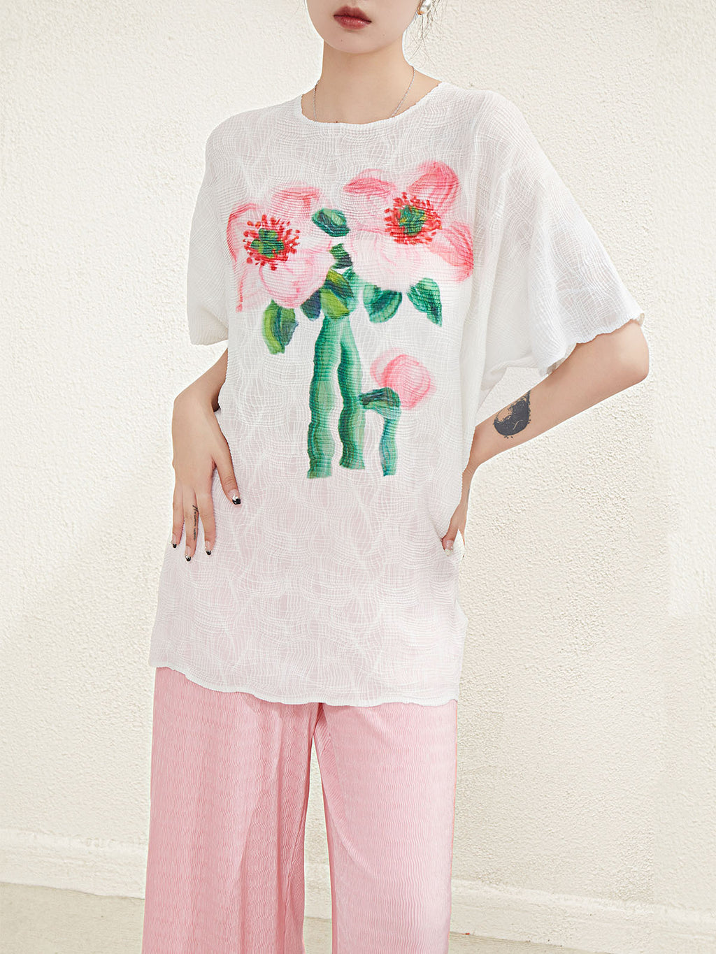 Age-Reducing Floral Print Pleated Round Neck Loose Short-Sleeved T-Shirt for Women in Summer, Super Nice-Looking, Unique and Chic Top