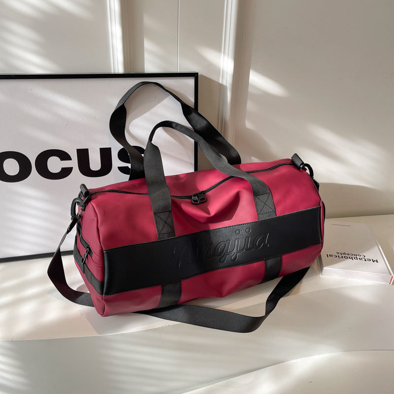 Large Capacity Sports Fitness Bag Men's Lightweight Portable Yoga Bag Sports Training Crossbody Bag Fashionable Short Distance Travel Bag