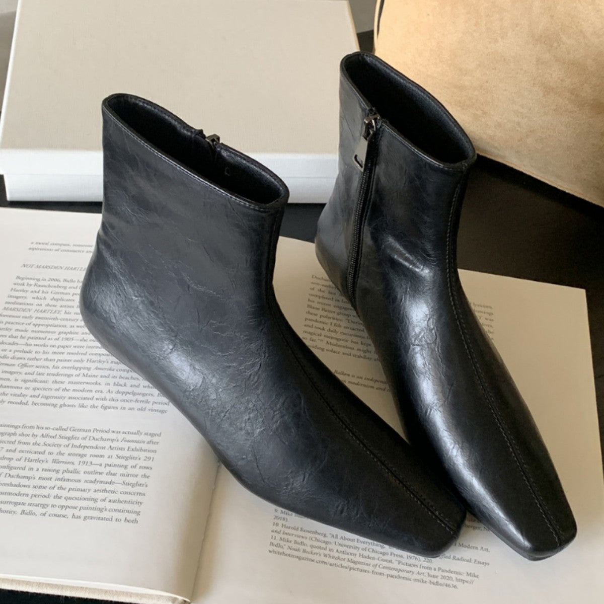 Soft-Soled Elegant Low-Heeled Slim Boots for Women 2025 Autumn and Winter New Fashion Versatile Side Zipper Short Boots for Women Fashion Trend
