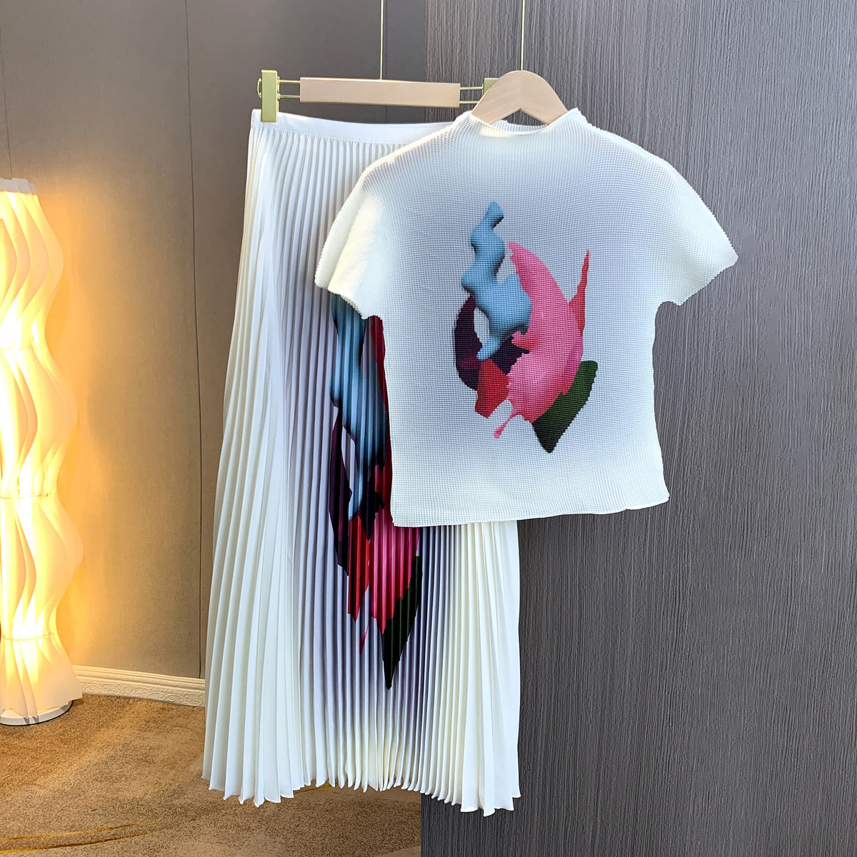 Factory Direct Approval New Miyake Corn Grain Print Art Graffiti Slim-fit Slimming Top Pleated Skirt Two-piece Set