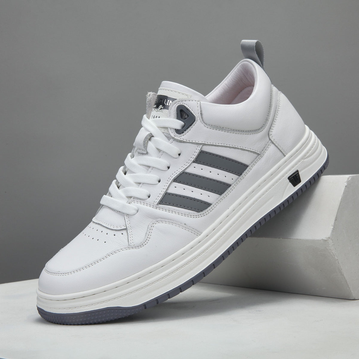 Men's White Sneakers 2026 New Spring Model, Pure Cowhide Leather, Ultra-Light, Breathable, Versatile, Casual Sports Sneakers