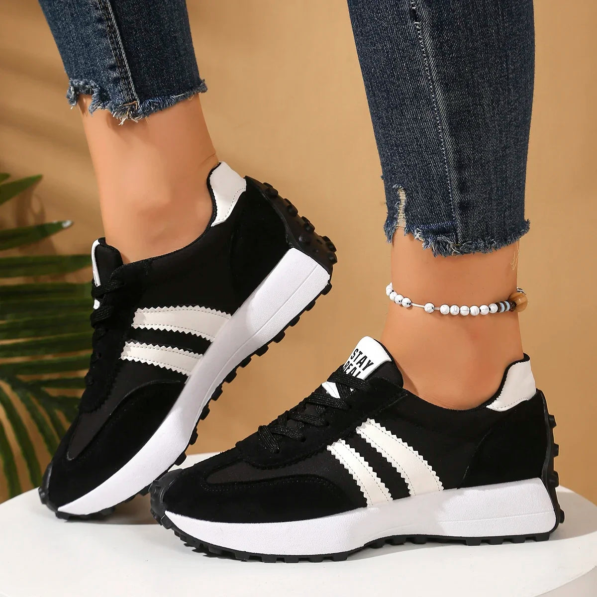 2025 Women Sneakers Spring New Luxury Flat Comfortable Slip on Soft Trend Sneakers Women Lightweight Outdoor Shoes for Women
