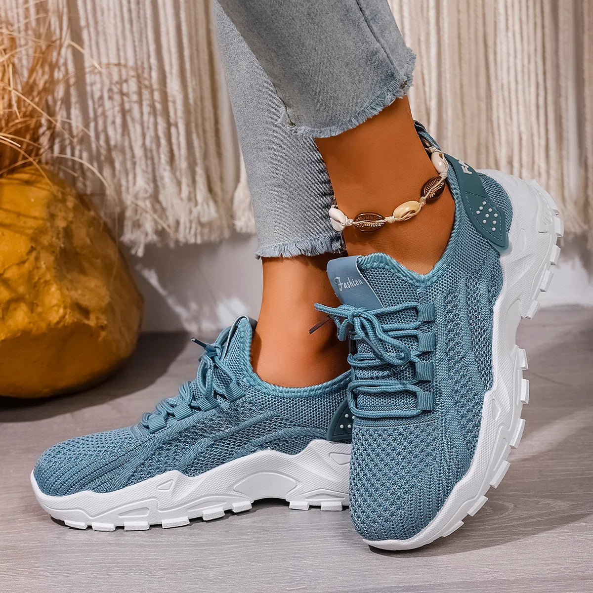 Women’s stylish, breathable, knitted sports shoes for spring and autumn. Casual, lightweight