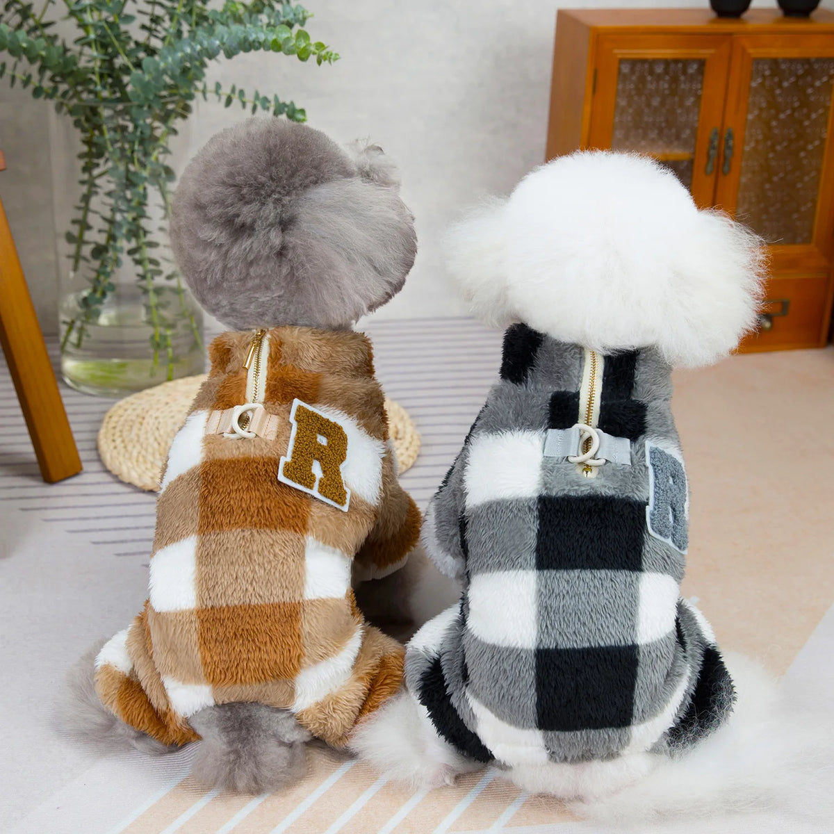 Pet clothing dog clothes European and American fashion autumn and winter cat belt traction out warm large plaid fleece