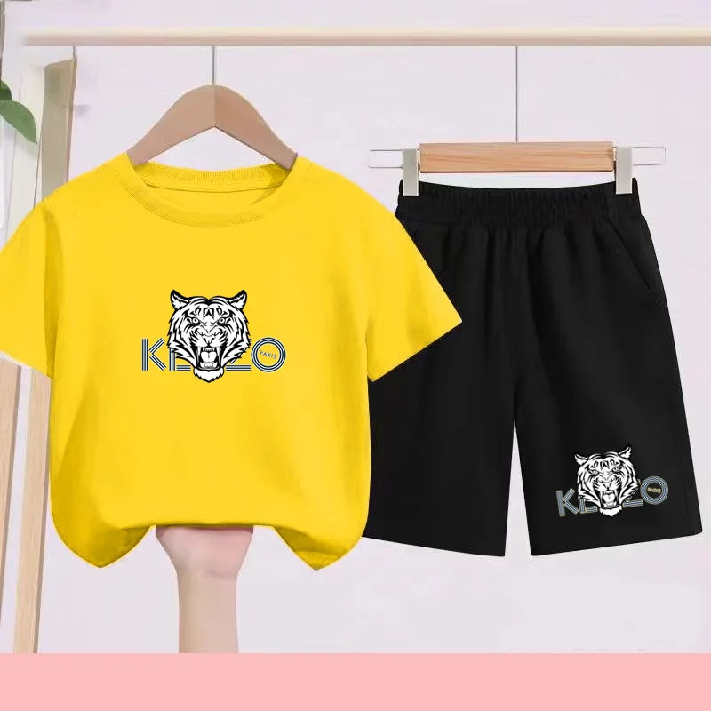 Children's Summer Black and White T-shirts Paired with Breathable and Quick-drying Sports Outfits - Suitable for Children3 to 13