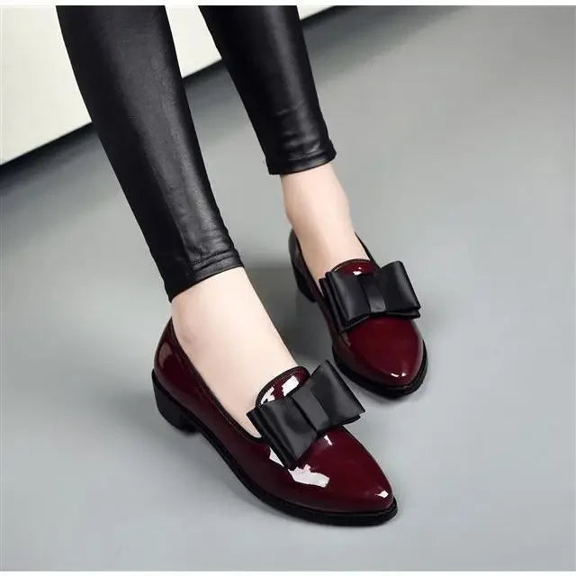 Women's Loafers Bow Decor Pointed Toe Flat Shoes for Women Patent Leather Shallow Mouth Commuter Daily Casual Shoes 2024