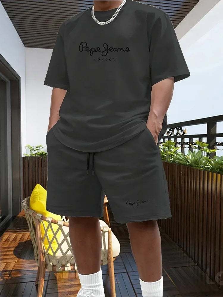 New Summer Fitness Sportswear for Men, Short-sleeved T-shirt and Shorts Two-piece Set, Breathable and Quick-drying Casual Wear.