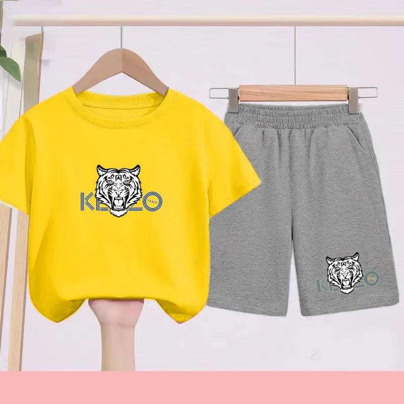 Children's Summer Black and White T-shirts Paired with Breathable and Quick-drying Sports Outfits - Suitable for Children3 to 13