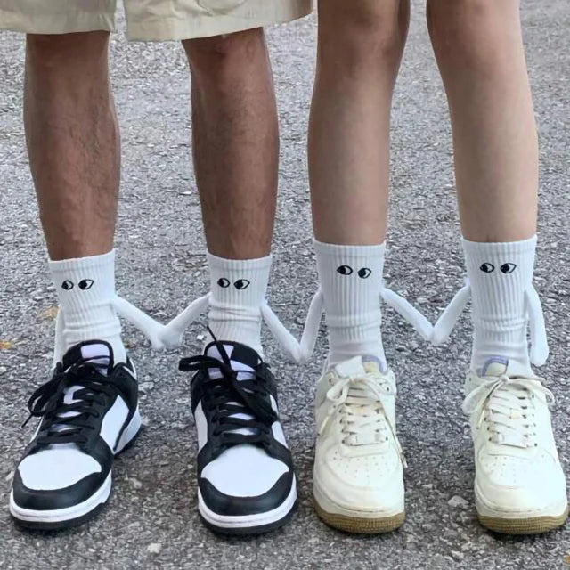 2 Pairs Women Fashion Funny Socks Creative Magnetic Attraction Hands Black White Cartoon Eyes Couples Socks