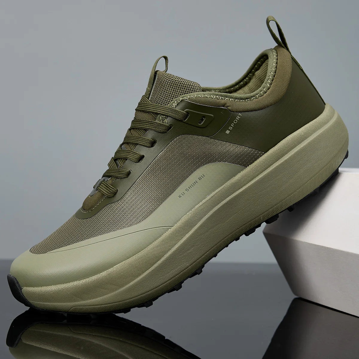 Men's Outdoor Athletic Shoes with Anti-Slip, Wear-Resistant, Breathable, and Casual Design in Black