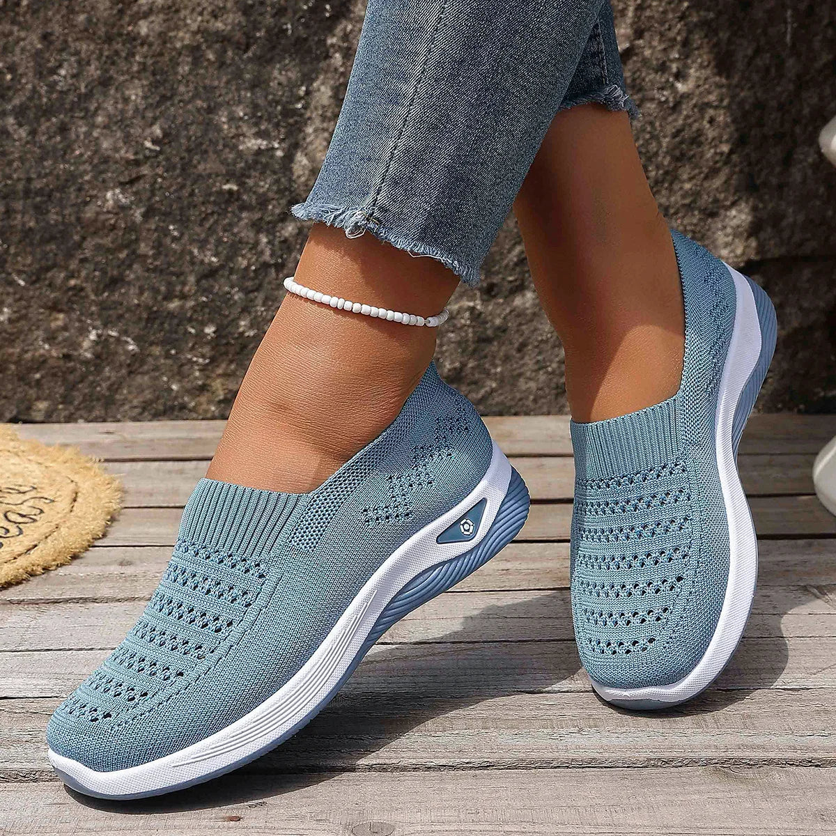 2026 New Women's Easy-Wear Low-Top Walking Sneakers, Breathable Mesh Upper Lightweight Casual Shoes