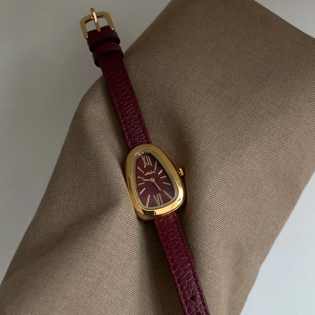 2025 new snake shaped women's watch with genuine leather strap, vintage watch with Roman numerals light luxury