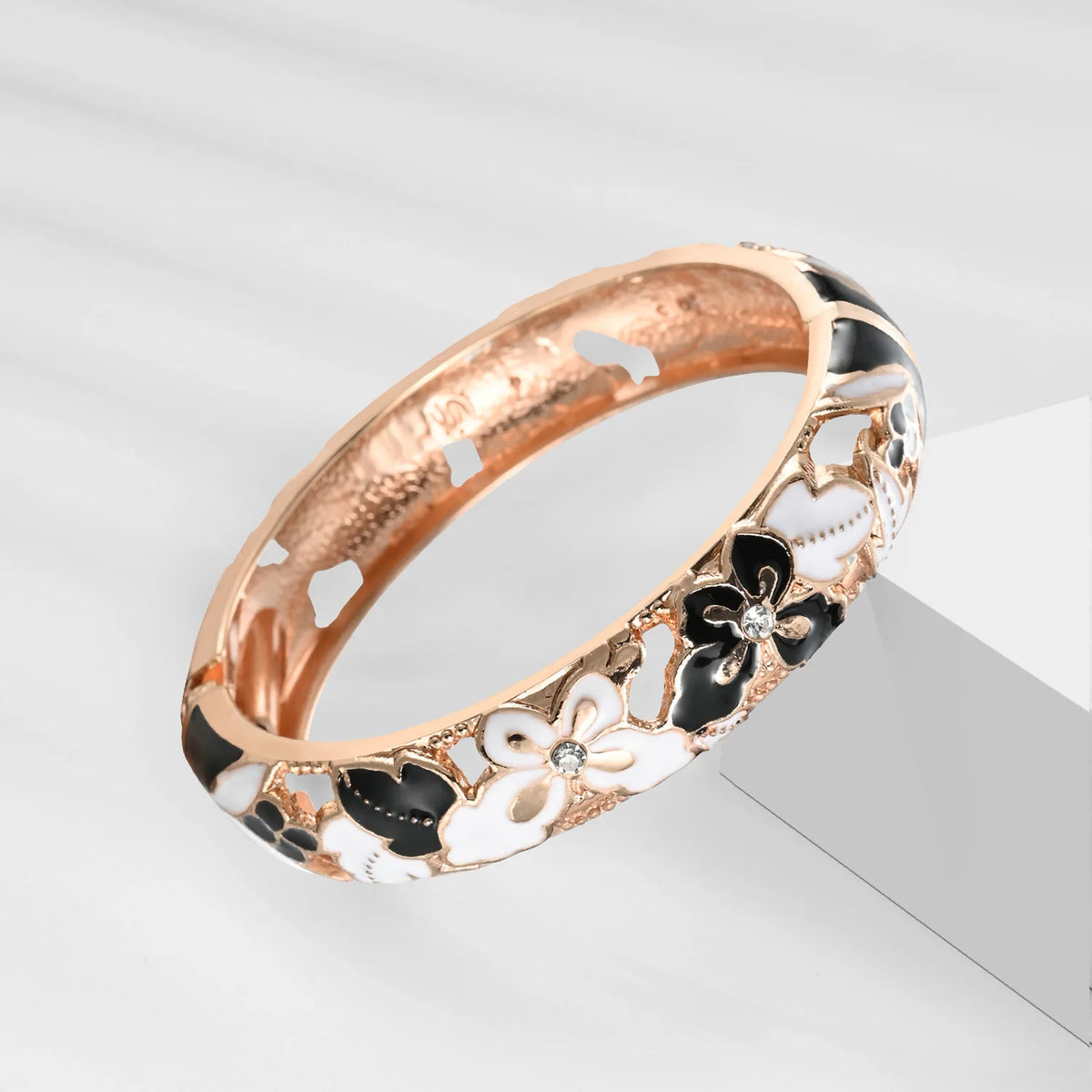 Black Bracelets For Women Alloy Bangles Enamel Women's Bracelet Cloisonne Bangle On Hand Trendy India African Jewelry Hawaiian